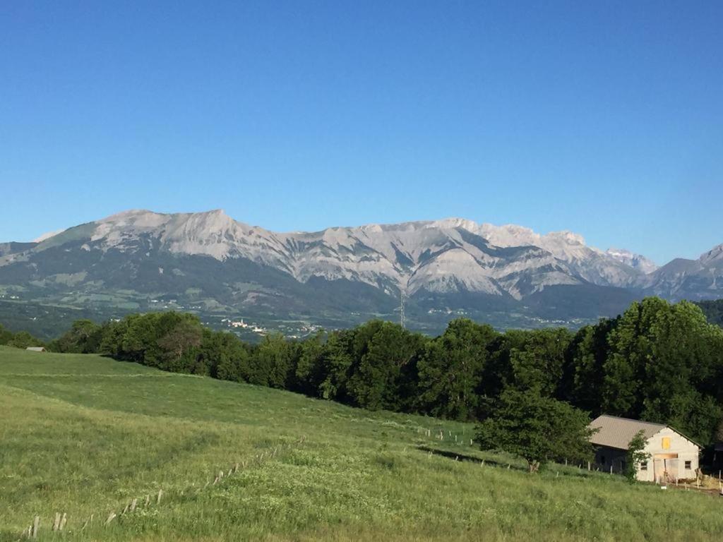 Appartement Offrant Une Magnifique Vue Des Montagnes 생-레제르-레-멜레즈 외부 사진