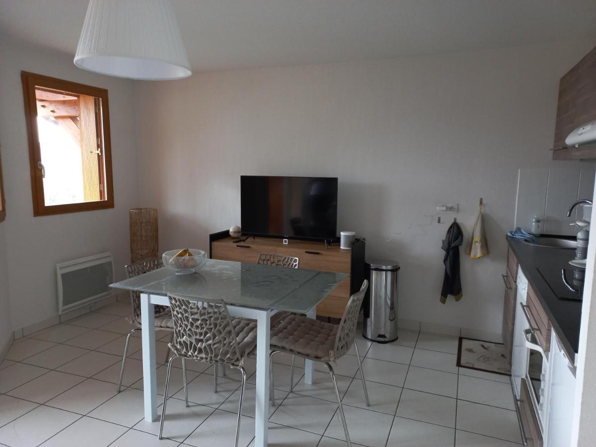 Appartement Offrant Une Magnifique Vue Des Montagnes 생-레제르-레-멜레즈 외부 사진