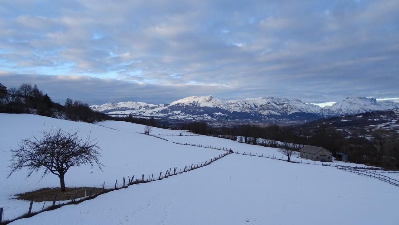 Appartement Offrant Une Magnifique Vue Des Montagnes 생-레제르-레-멜레즈 외부 사진